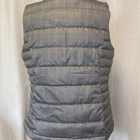 Women’s Lands’ End Black and White Plaid Petite Puffer Vest - Picture 4 of 12